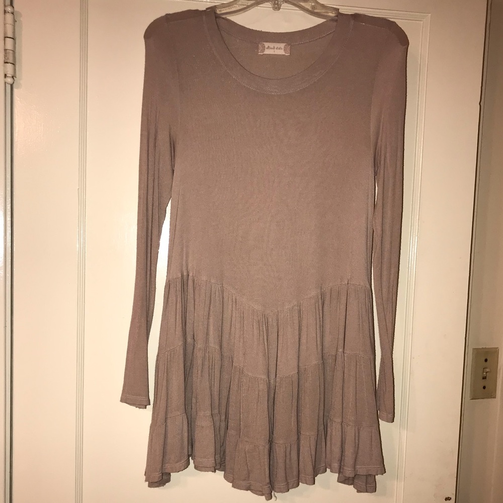 Cream/tan long sleeve tee